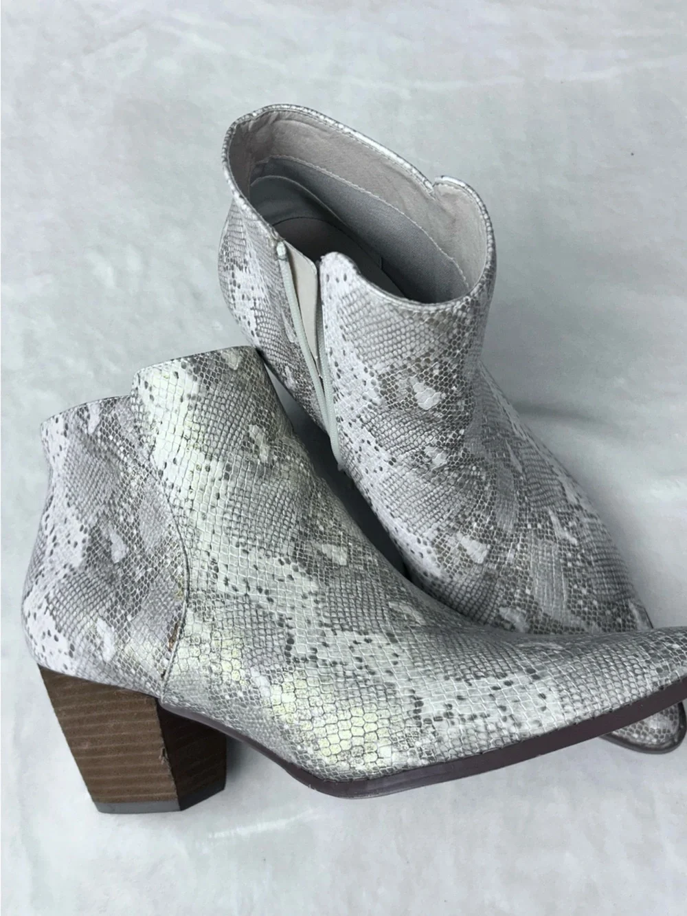 Coconuts by Matisse Astoria Snake-Print Pointed Cream Gold Ankle Booties Size 10